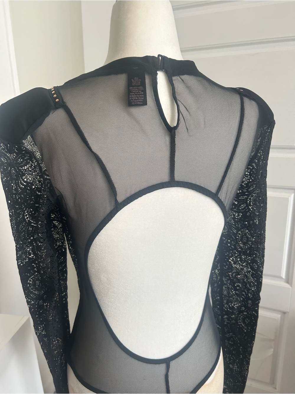Victoria’s Secret Very Sexy Embellished Lace Bodysuit M- Excellent Condition - Picture 5 of 14